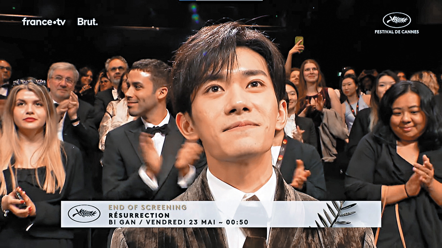 ●易烊千璽眼濕濕。   視頻截圖