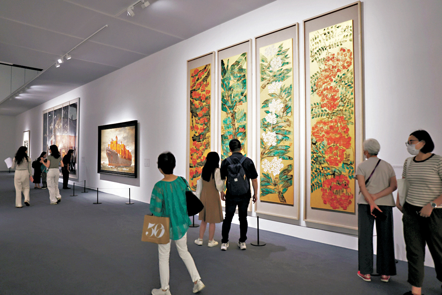 ●不少本地市民和遊客到場觀展。
