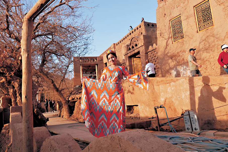 ●吐魯番市吐峪溝麻札村裏的維吾爾族姑娘。  王濤  攝