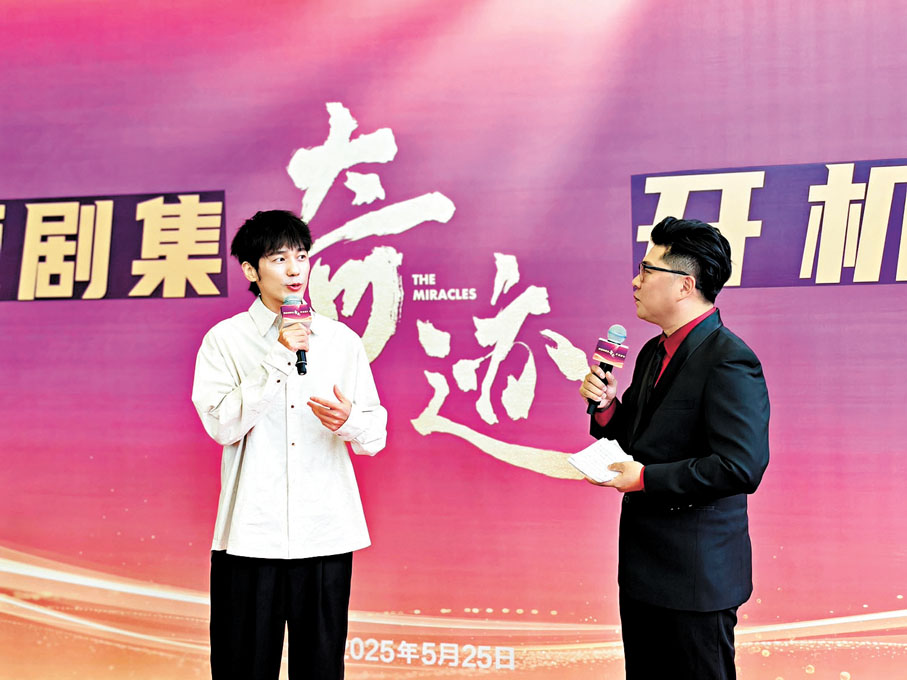 ●白宇(左)透露此次在《奇迹》中飾演的是一個餐飲業小老闆。胡永愛 攝