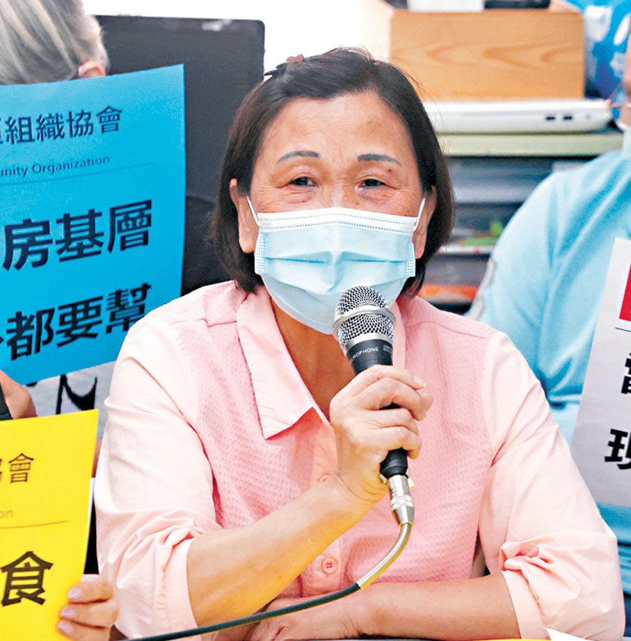 ●阿琴表示,由於右肺時常不舒服,近幾個月難以開足工,每月平均收入僅有五千餘元。香港文匯報記者郭木又 攝