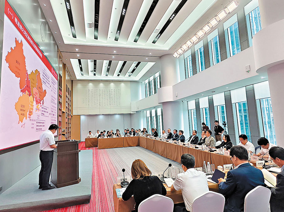 ●由中國人民大學與香港大公文匯傳媒集團主辦的首屆「人民·大公」灣區智匯政策圓桌會在深圳前海舉行。