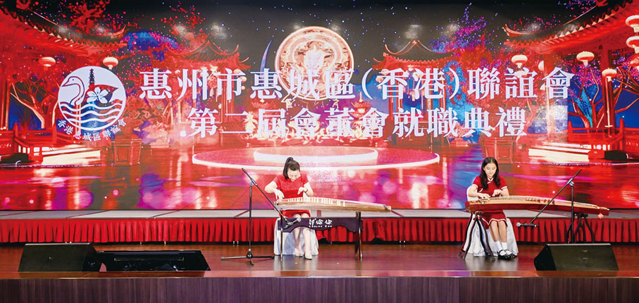 ●鄒倫倫(左)、楊悅溵(右)才藝表演。