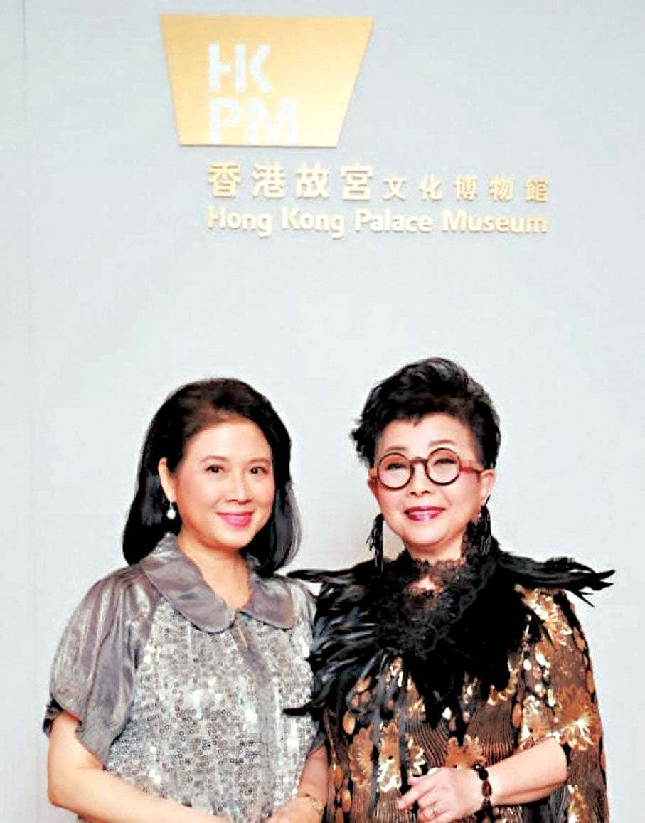 ●香港浸會大學尚志會會長黃美慧師姐(右)。 作者供圖