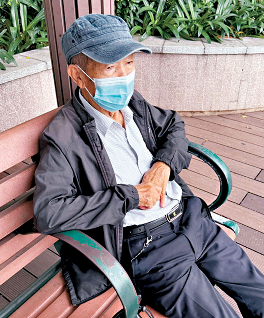 ·推廣「平安三寶」值得支持·溫先生：平時沒有什麼消費需求，未必受惠於銀髮經濟措施。惟加強推廣「平安三寶」值得支持，自己主宰自己身後事很重要，預設醫療指示能避免過度治療帶來的痛苦。