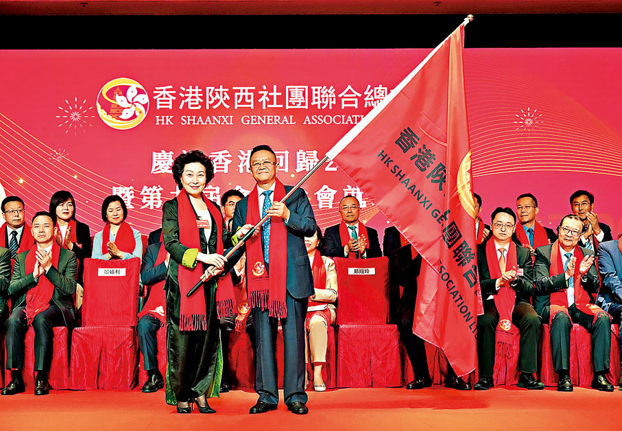 ●圖為旗幟交接儀式。大公文匯全媒體記者馬丁 攝