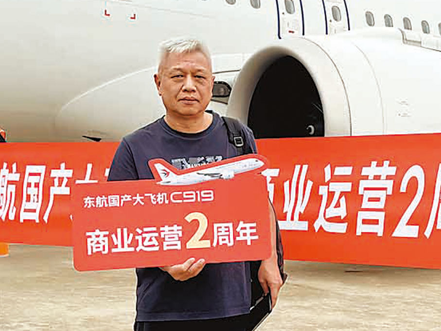 ●旅客楊先生指國產飛機具世界水平。香港文匯報上海傳真