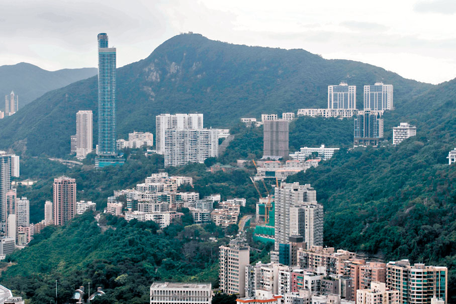 ●政府推出各項人才計劃令高收入人士增加,為租賃市場帶來支持。圖為香港半山住宅。資料圖片
