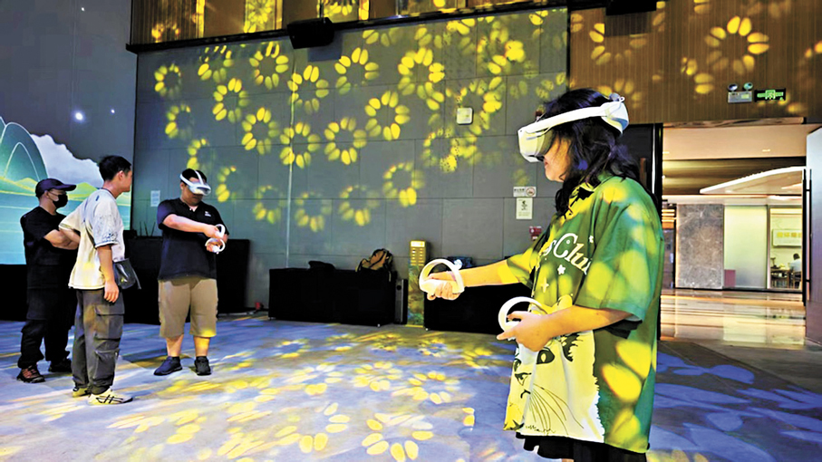 ●觀眾戴上VR設備體驗與哪吒並肩作戰。