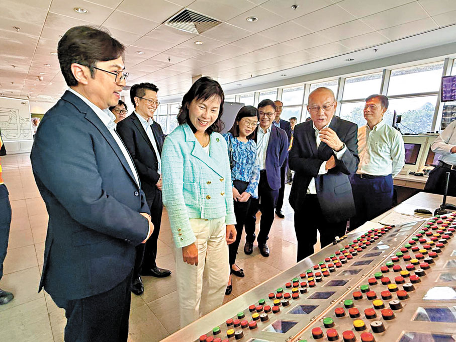 ●陳美寶日前趁大欖隧道「建造、營運及移交」（BOT）專營權即將完結，到現場視察準備情況，為員工打氣並親身向他們表達感謝。運輸及物流局Fb圖片