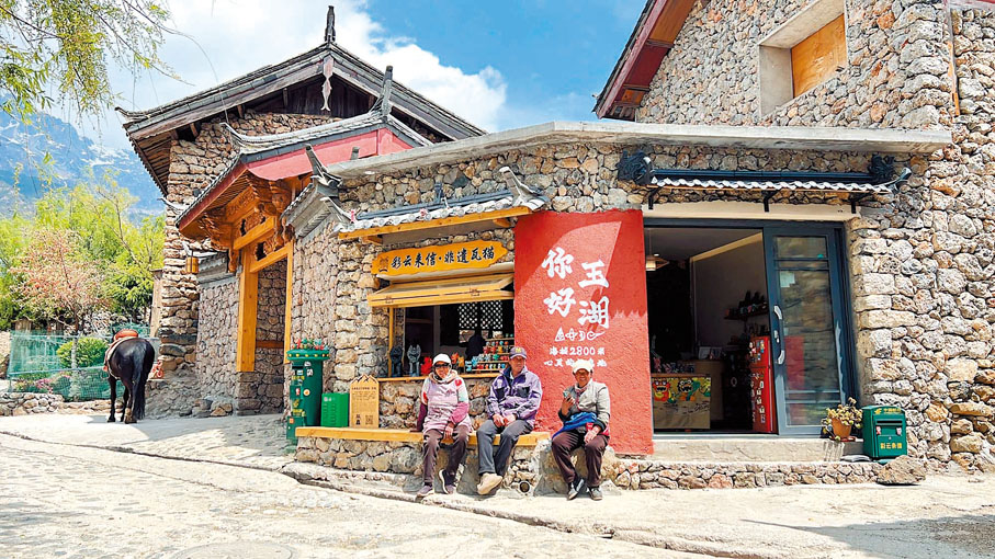 ●麗江玉湖村被稱作「雪山腳下第一村」，古樸寧靜和極具特色的建築吸引八方的遊客。