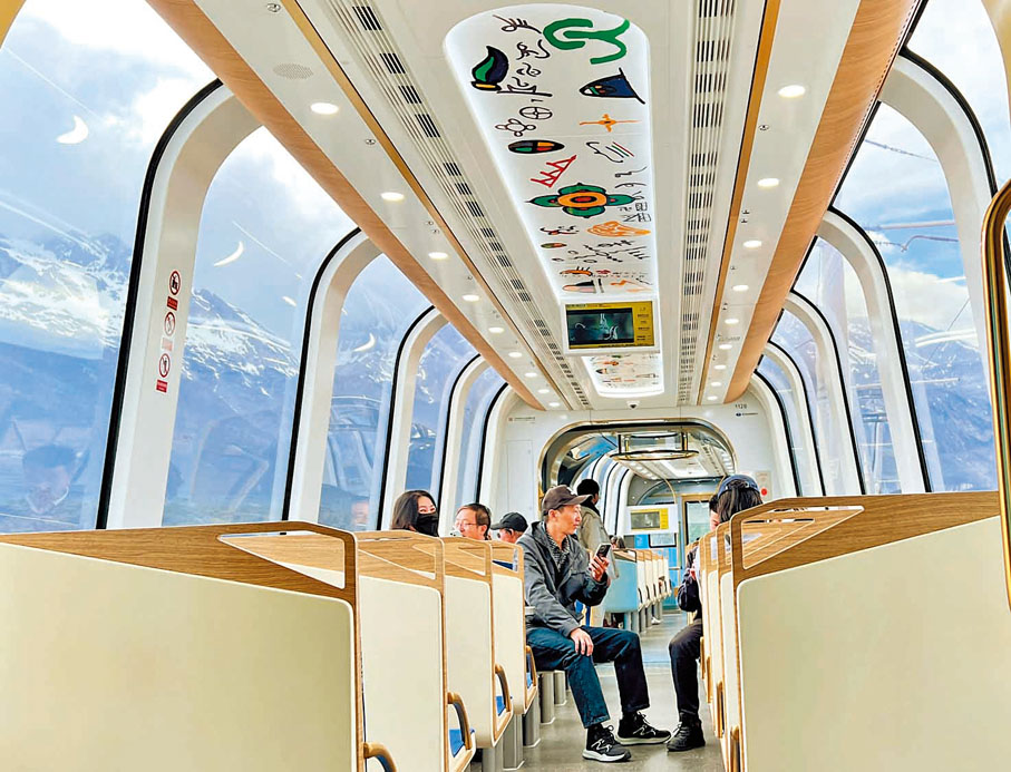 ●麗江雪山觀光火車，從城區直達玉龍雪山，無死角觀賞玉龍雪山湖泊草甸與冰川奇觀。