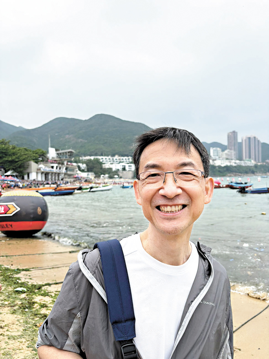 ●麥先生表示，現場天氣不錯，不曬且有風，認為現場氣氛濃厚。 香港文匯報記者洪澤楷  攝