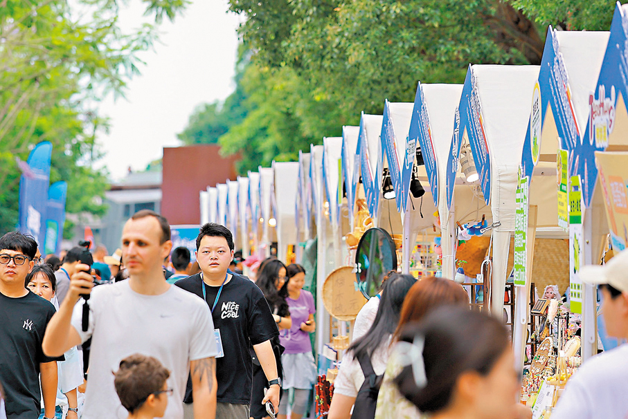 ●南山大沙河的「端午拾趣」特色市集。 香港文匯報記者郭若溪  攝