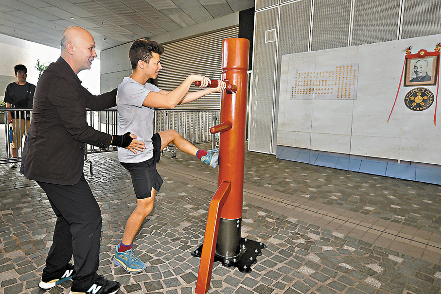 ●旅客體驗耍詠春。