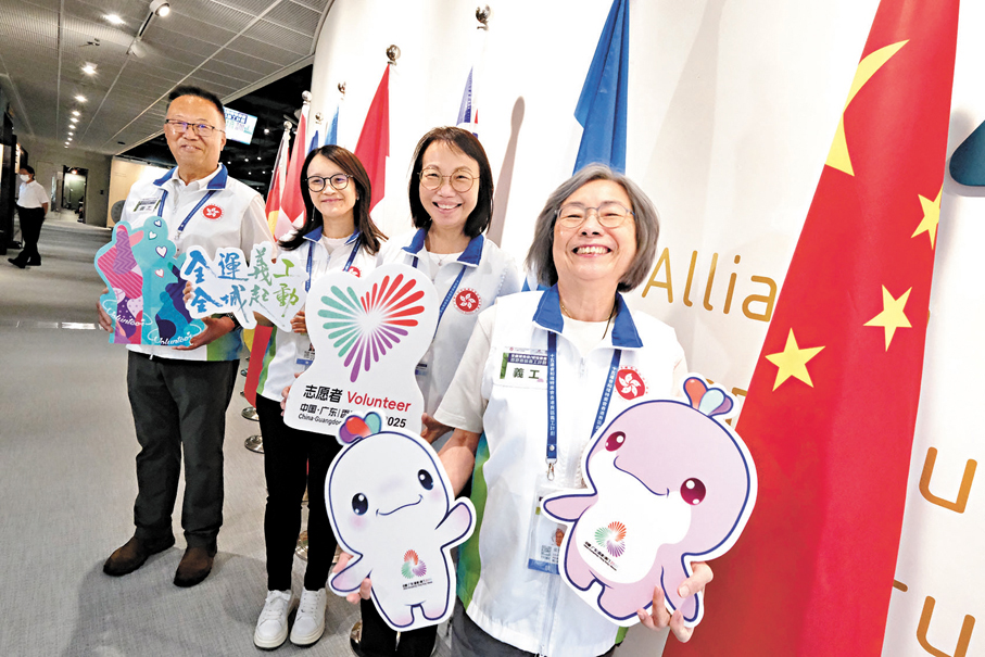 ●香港文匯報日前專訪4名義工導師及領袖，他們來自不同領域，因服務社會的初心匯聚一起，從危機應對、人群管理到科技應用，這群義工將以專業經驗與團結協作，為全運會賽事注入溫暖和動力。左起：陸海豪、黃麗芳、梁鳳兒、梁子敏。 香港文匯報記者涂穴  攝