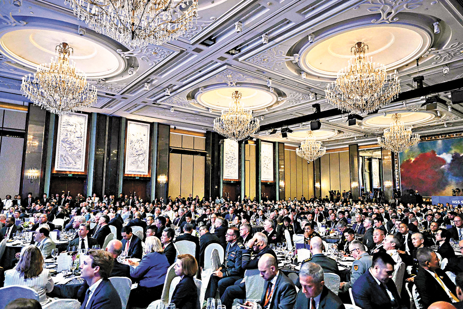 ●第22屆香格里拉對話會5月30日晚在新加坡開幕，來自40多個國家和地區的政要、防務官員和專家學者共550餘人參會。 法新社