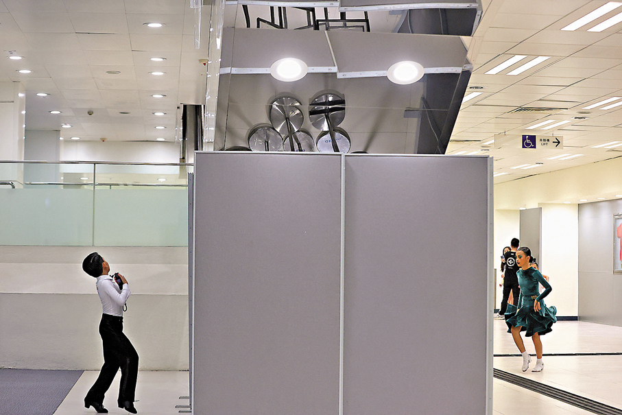 ●小舞者自律地找一個位置就能演上任何一場舞曲。 