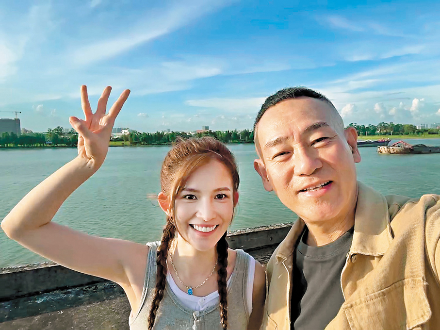 ●陳若思與林保怡合影。