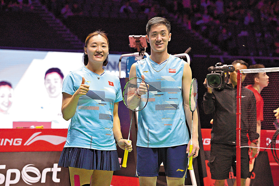 ●謝影雪（左）與鄧俊文在4強勝出，將是自重組後連續三站站上頒獎台。 新華社