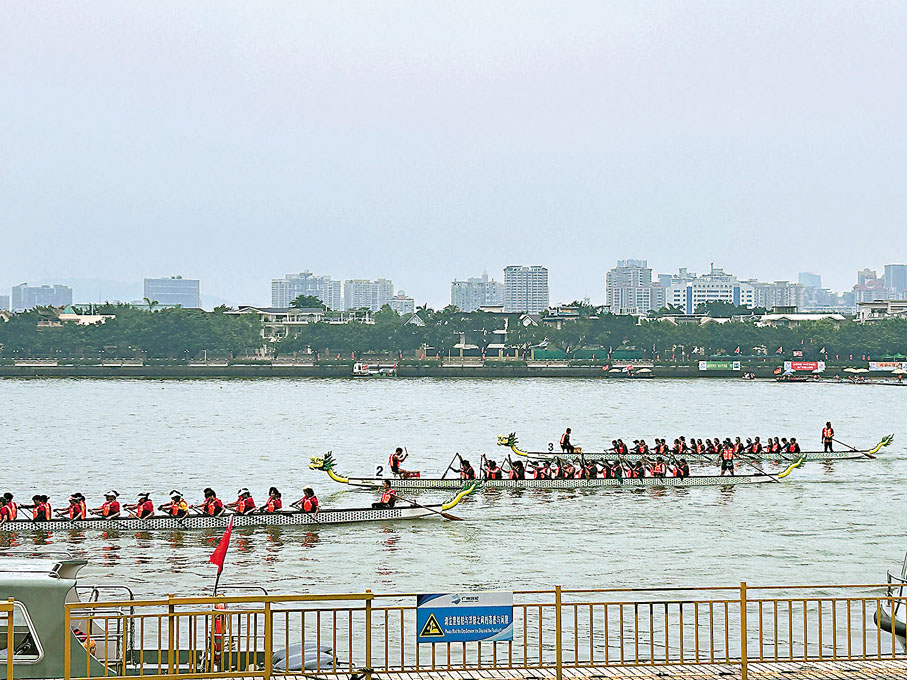 ●香港龍舟隊伍的參賽體驗極佳。 香港文匯報記者敖敏輝  攝