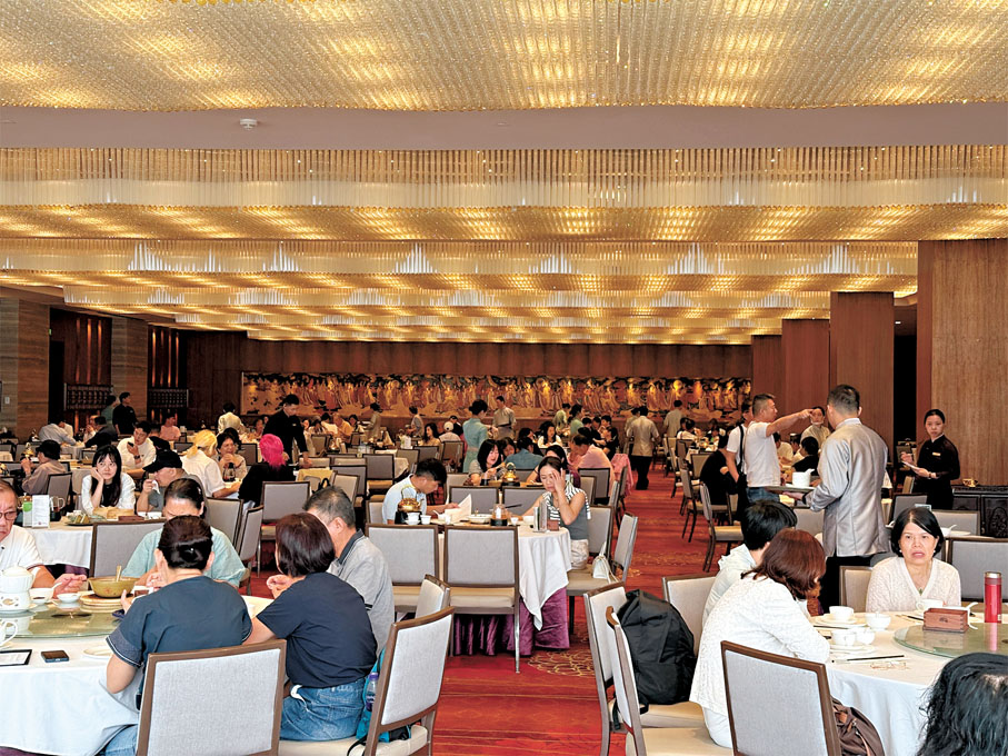 ●在粵港澳地區，早茶不僅僅是一種飲食文化，更是刻在DNA裏的一種生活方式。香港文匯報記者黃寶儀  攝