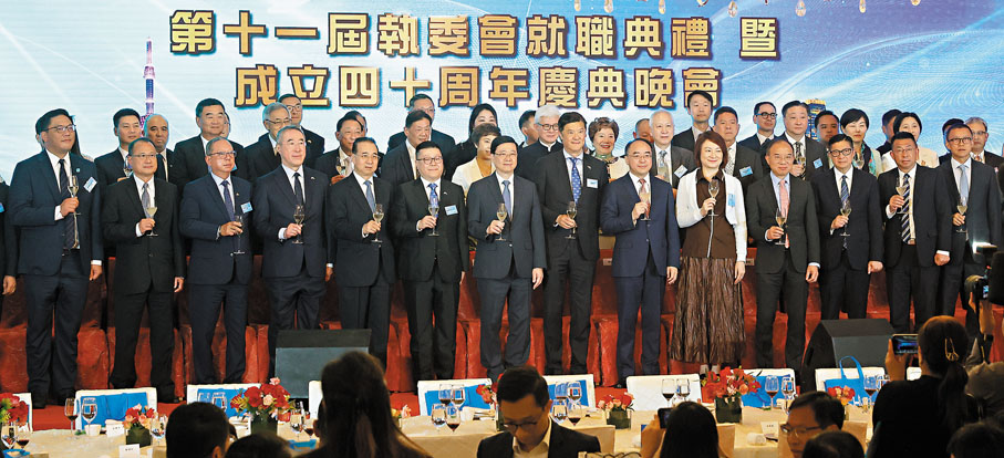 ●滬港社團總會第十一屆執委會就職典禮昨日舉行。香港文匯報記者郭木又 攝