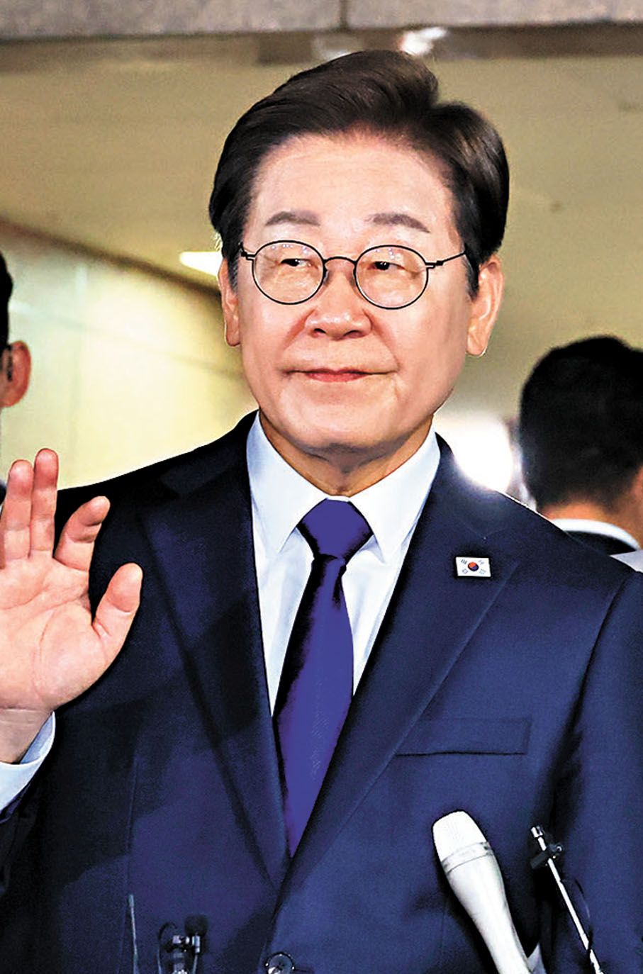●李在明昨晚會見記者發表講話。美聯社