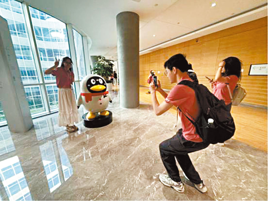 ●在北京的最後一日行程，同學們赴騰訊公司北京總部參觀。