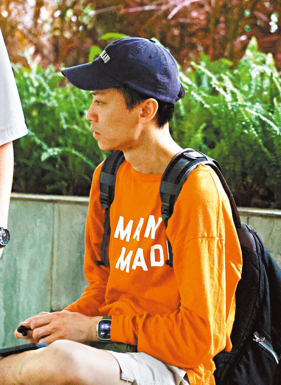 市民楊先生：如果個別政府部門搬辦公室能節省開支是一件好事，我也不覺得（搬）到新辦公地有什麼不方便，因為現時很多政府服務都可透過網上申請，影響不大。