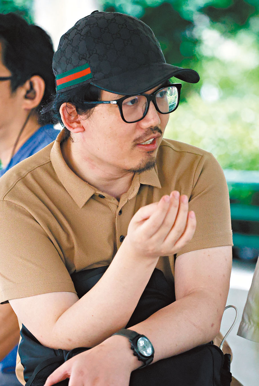 市民狄先生：若政府搬辦公室可以節省公帑固然很好，但也要兼顧服務市民的需要。如果政府部門本來在市區辦公，日後辦公室需要搬往非核心地帶，可能會影響不少市民；但如果只是一些較少人使用的政府服務，那就沒所謂。省下來的公帑可用於一些更有需要的地方。