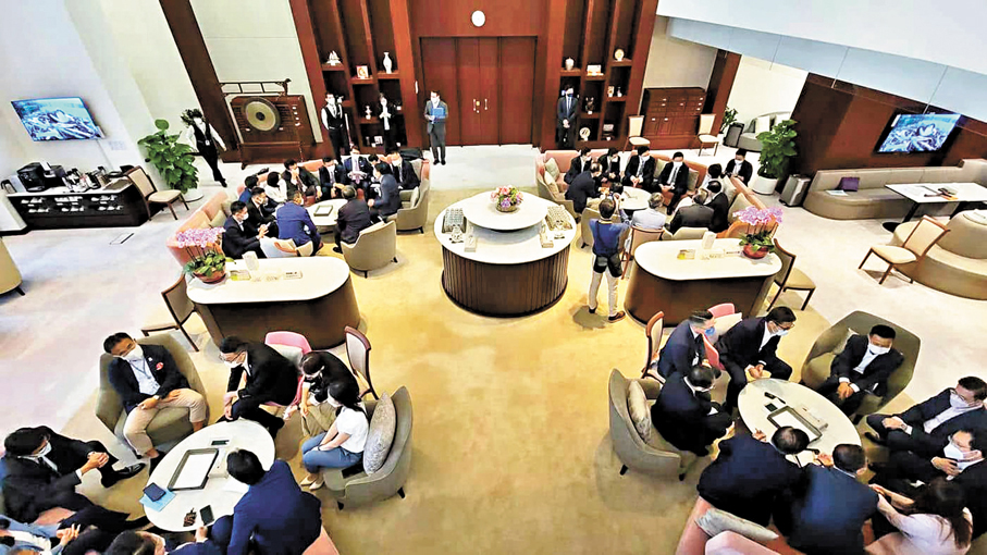 ●李家超上任不足兩周,就率三名司長和立法會議員舉行首次前廳交流會。 資料圖片