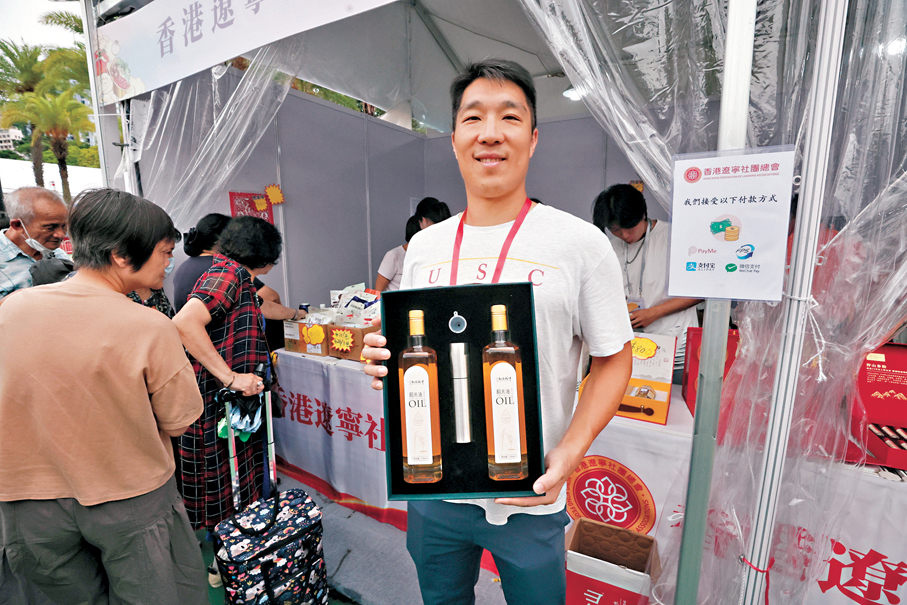 ●劉家麟指今次遼寧社團總會攤位銷售額符合預期。 香港文匯報記者郭木又 攝