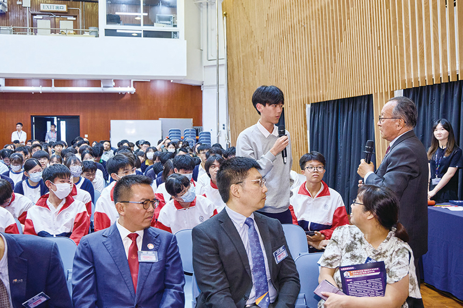 ●學生積極參與有獎問答環節,踴躍向專家請教航天科技與國家安全知識。