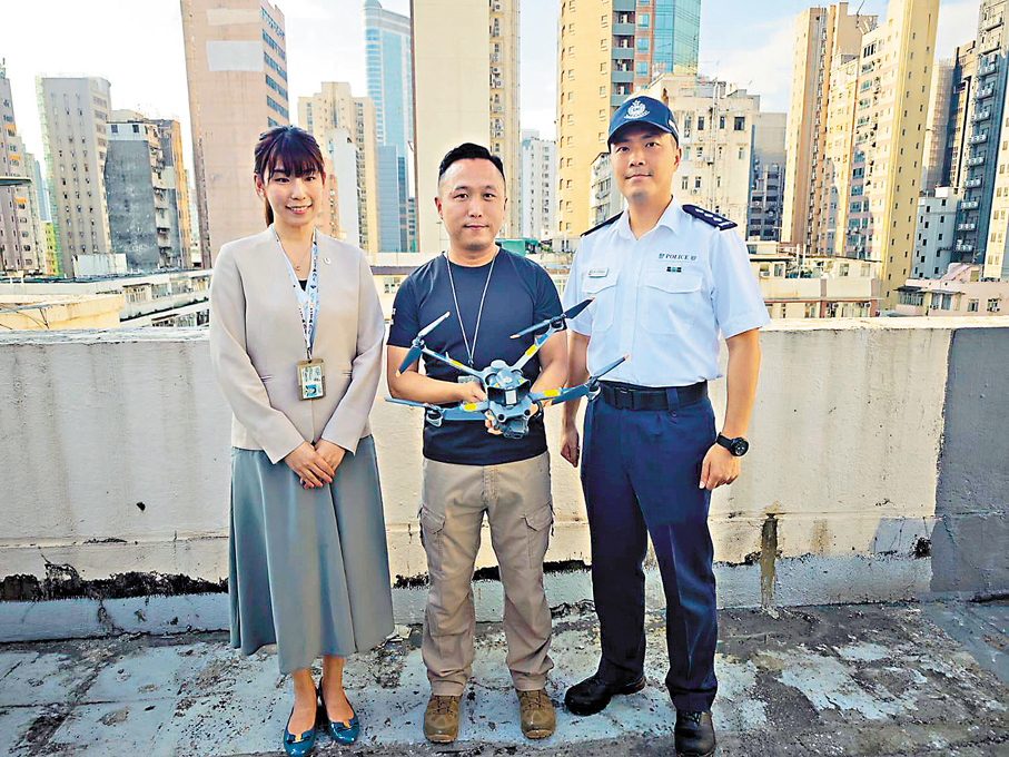 ●警方昨日首在油尖旺區試行無人機巡邏，警方強調為確保私隱，只有在發生罪案始低飛蒐證。