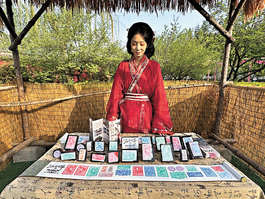 ●在許昌遊玩，有各種三國人物NPC穿梭其中。 劉蕊  攝