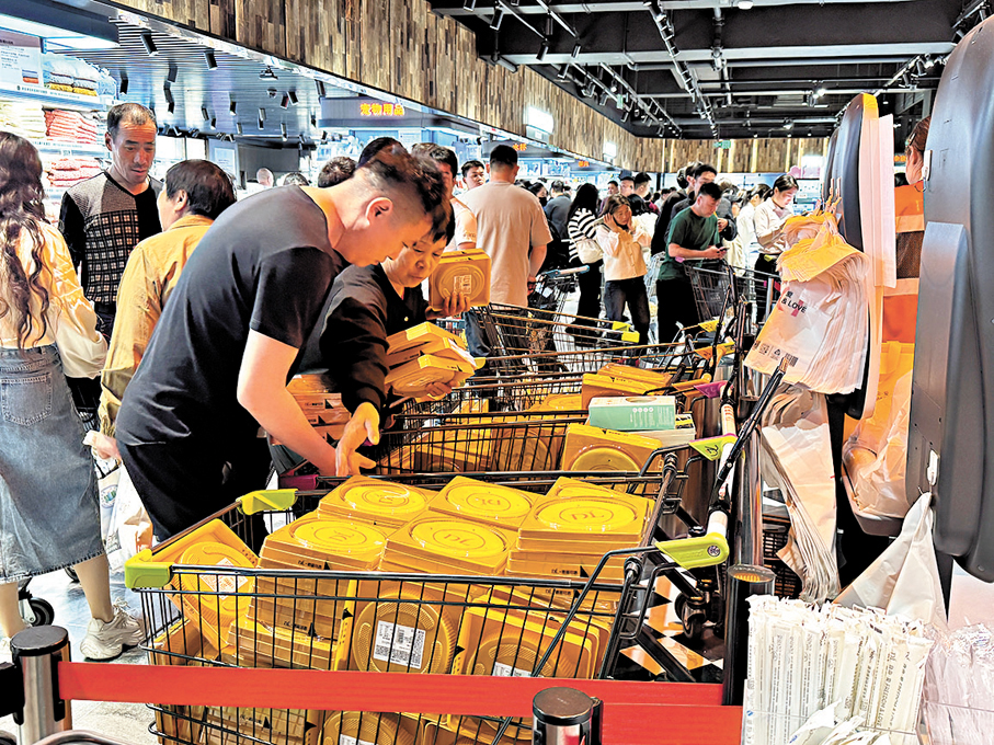 ●許昌胖東來被稱為「沒有淡季的6A級景區」。劉蕊  攝