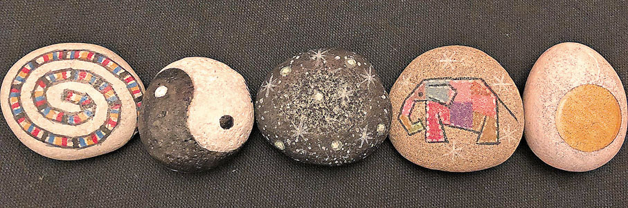 ●左起：彩虹條紋、太極、黑夜星光、彩色小象、雞蛋。