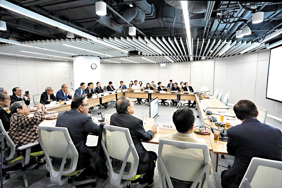 ●特首政策組昨日舉行「與專家有約」研討會,聚焦主題「AI的趨勢與產業變革」。黃元山社交平台圖片