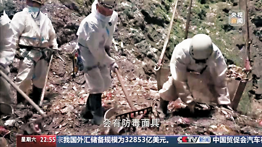 ●當地全力開展溶洞摸排治理工作,組織專業隊伍對溶洞垃圾進行清理。 網上圖片