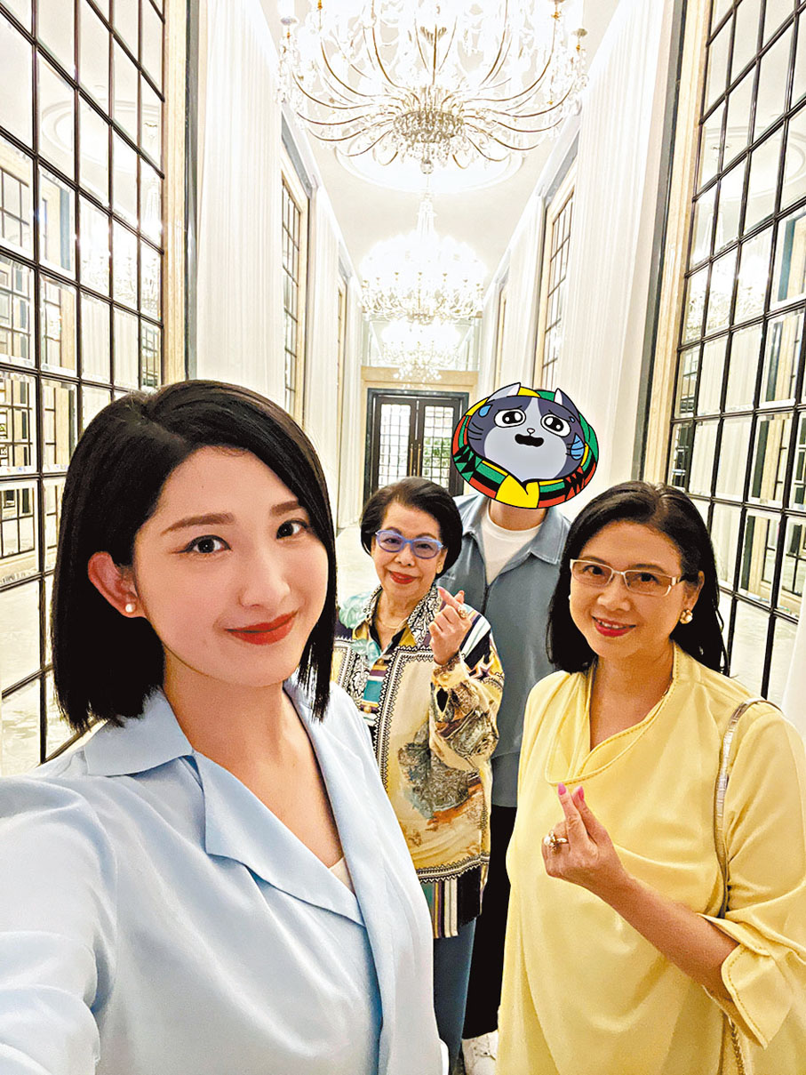 ●與母親(中)共度端午,緬懷古人!作者供圖