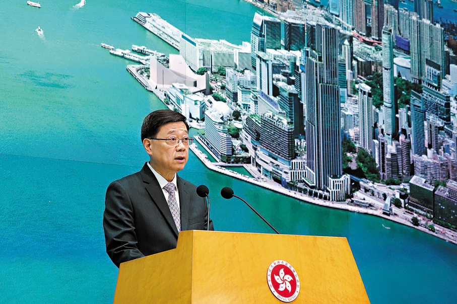 ●李家超昨日表示，政府與商界將會推出多元化優惠活動慶賀七一。