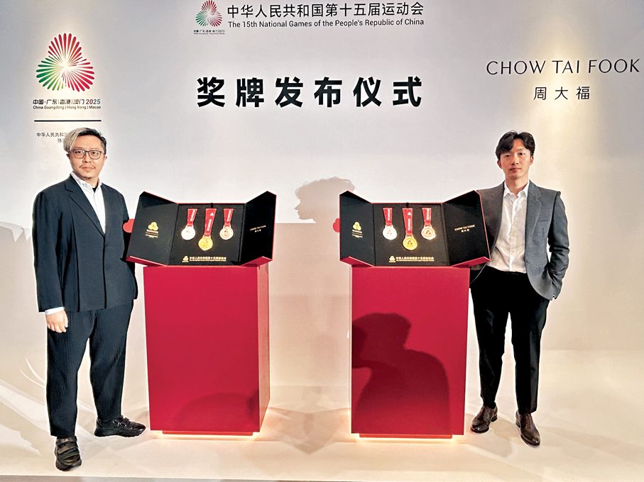 ●林鴻勝（左）和黎偉傑（右）兩位香港設計師是十五運會獎牌設計團隊的骨幹。 香港文匯報記者敖敏輝  攝