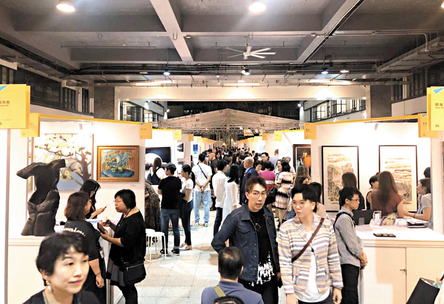 ●每年都有約100位獨立藝術家參加新藝潮博覽會爭取讓作品曝光的機會。 受訪者供圖