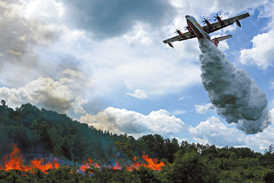 ●2025年,AG600飛機在長白山投水。中國航空工業集團供圖
