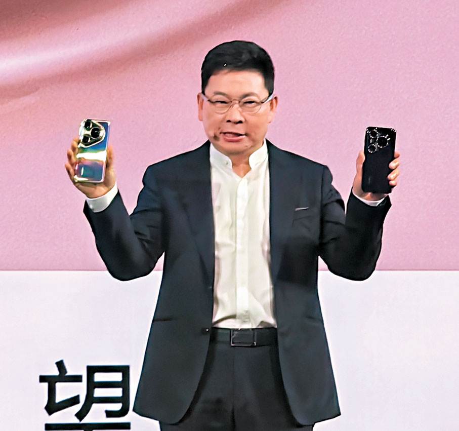 ●華為常務董事、終端BG董事長余承東介紹旗下產品。