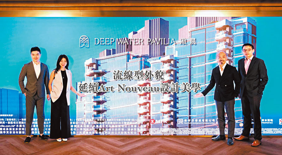 ●新世界發展何家欣(左二)稱,滶晨再加推單位時會有加價空間。