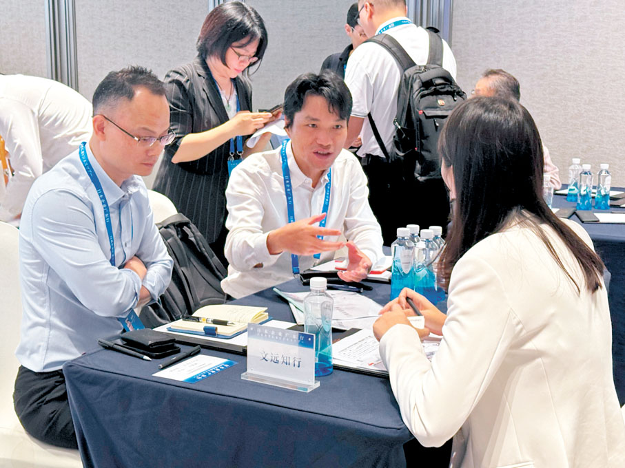 ●在洽談桌上，廣東和日本的企業代表聊得十分火熱。