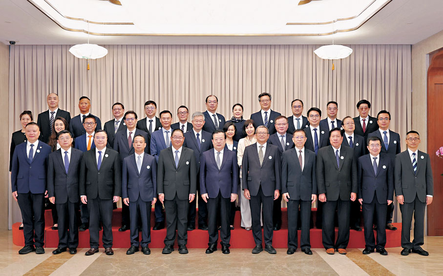 ●夏寶龍會見澳門學者同盟北京參訪團。國務院港澳辦網站圖片