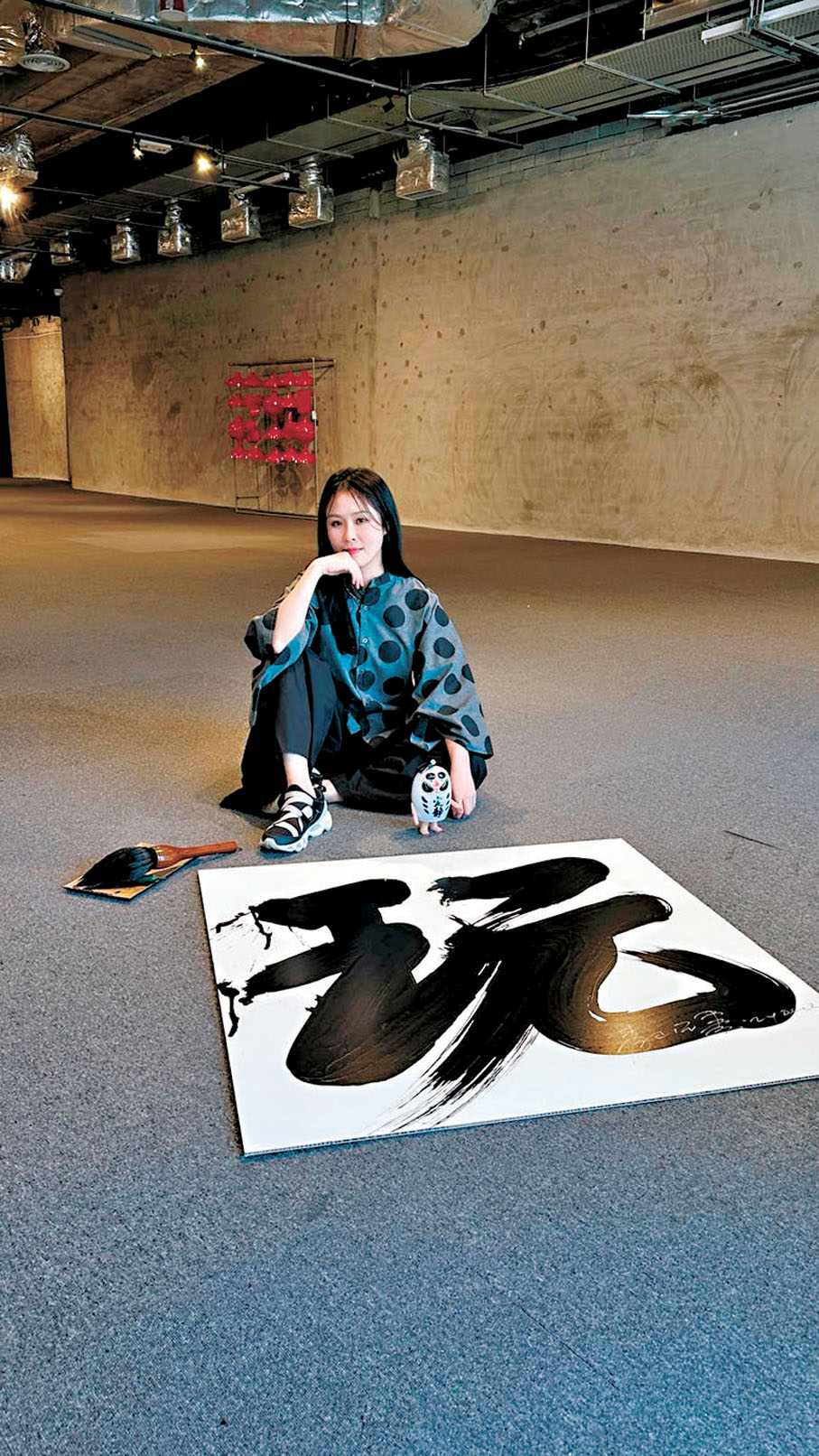 ●青山不墨2024年在Toy Show即席揮毫。受訪者供圖